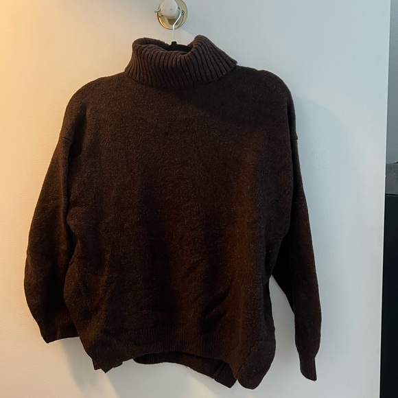 Maroon H&M Oversized Turtleneck Sweater - Picture 2 of 3